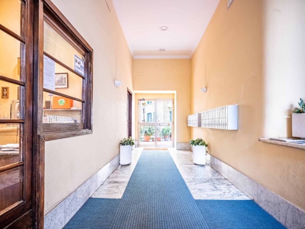 appartamento in vendita a Roma in zona Appio Latino