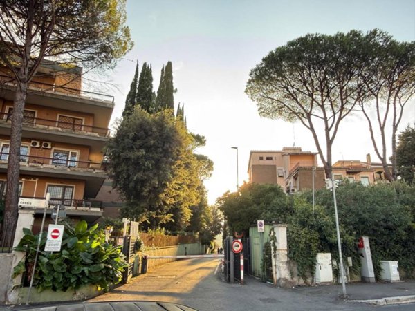 appartamento in vendita a Roma in zona Tomba di Nerone