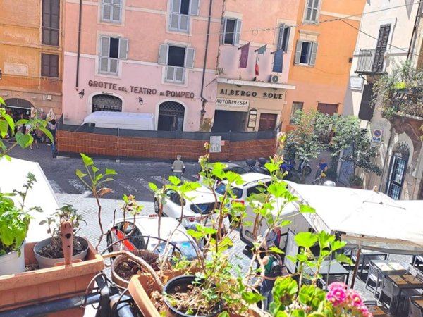 appartamento in vendita a Roma in zona Parione/Sant'Eustachio