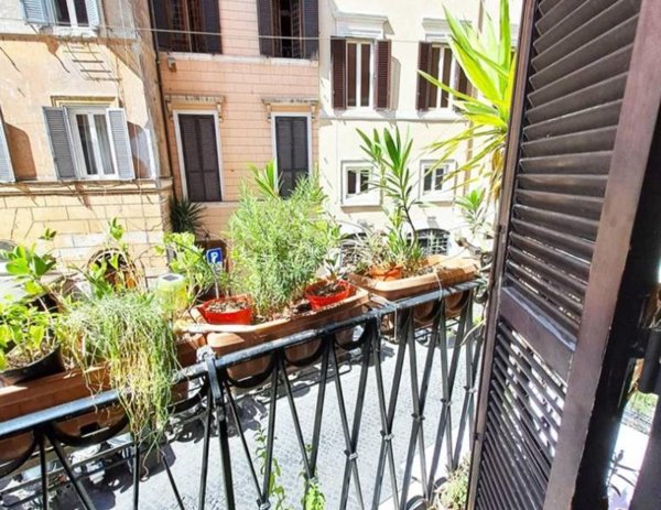 appartamento in vendita a Roma in zona Parione/Sant'Eustachio