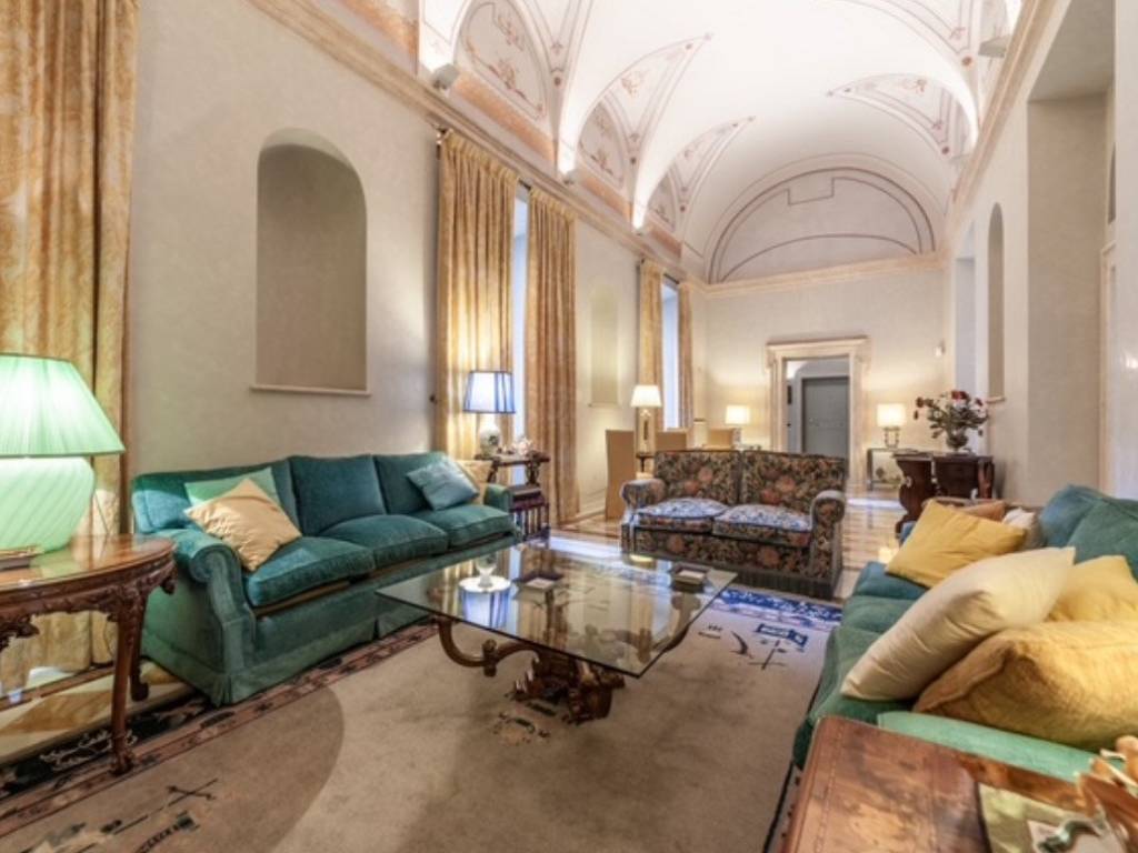 appartamento in vendita a Roma in zona Parione/Sant'Eustachio