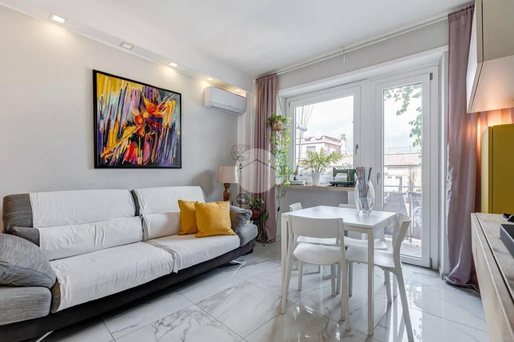 appartamento in vendita a Roma in zona Ostiense