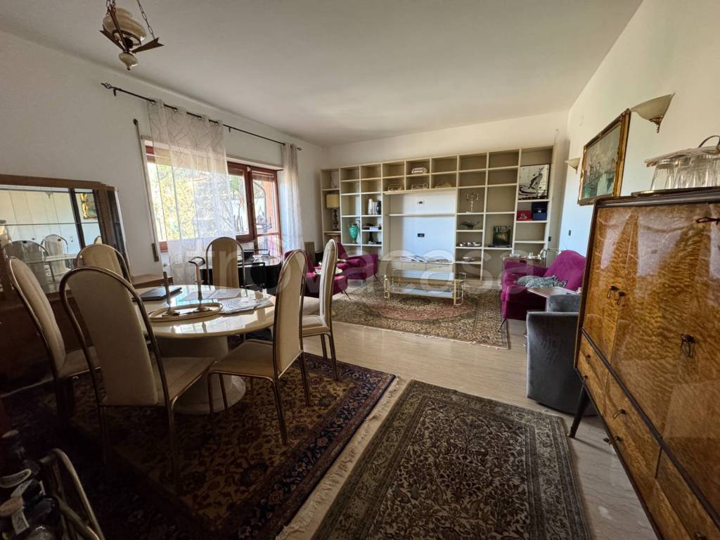 appartamento in vendita a Roma in zona EUR