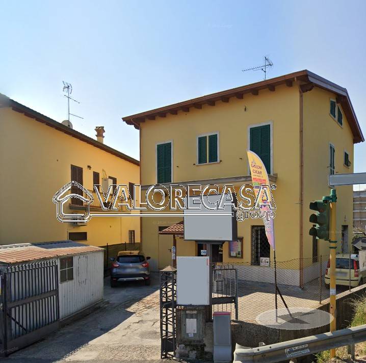 negozio in vendita a Roma in zona Finocchio