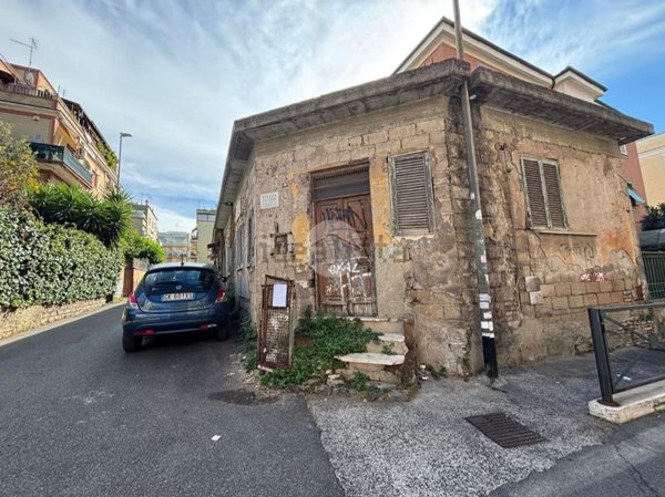 casa indipendente in vendita a Roma