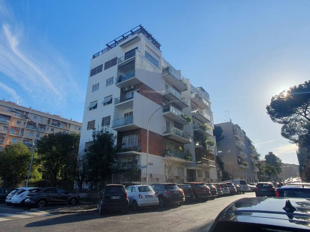 appartamento in vendita a Roma in zona Ardeatino