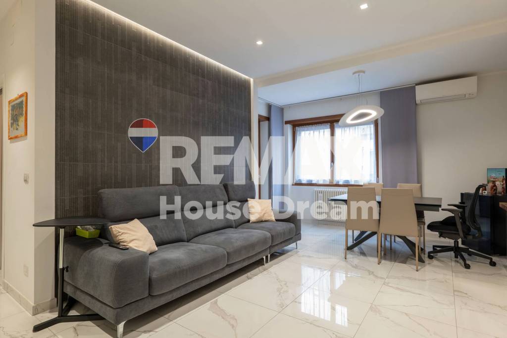 appartamento in vendita a Roma in zona Cinecittà