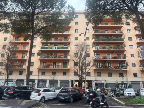 appartamento in vendita a Roma in zona Ostiense