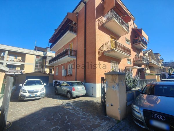 appartamento in vendita a Roma in zona Torrione Cerquetta