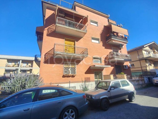 appartamento in vendita a Roma in zona Torrione Cerquetta
