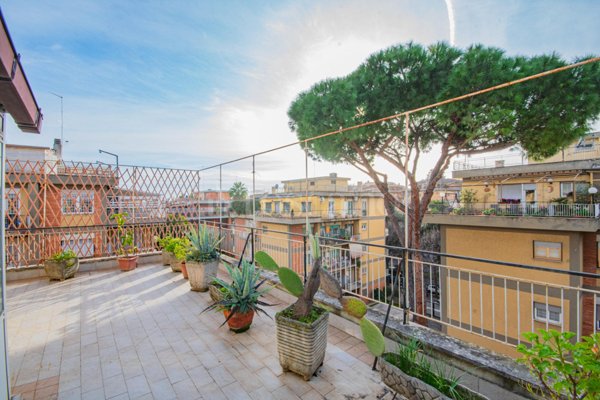 appartamento in vendita a Roma in zona Gianicolense