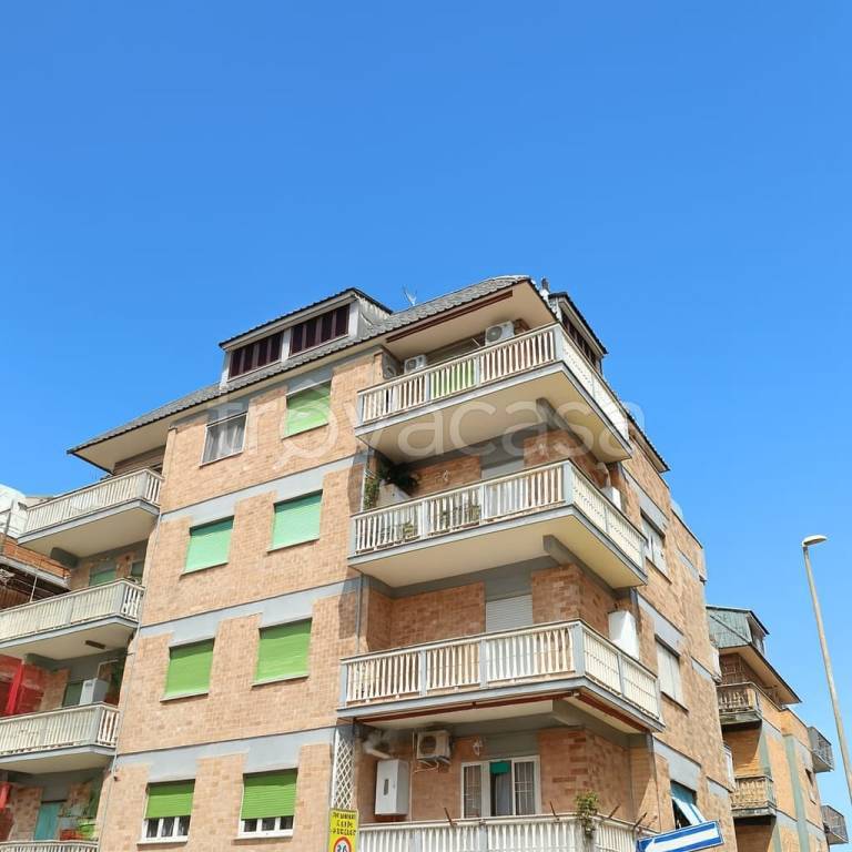 appartamento in vendita a Roma in zona Ostia Antica