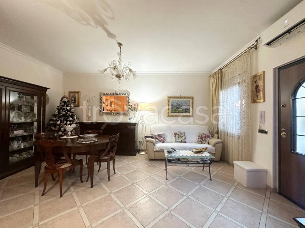 appartamento in vendita a Roma in zona Appio Claudio