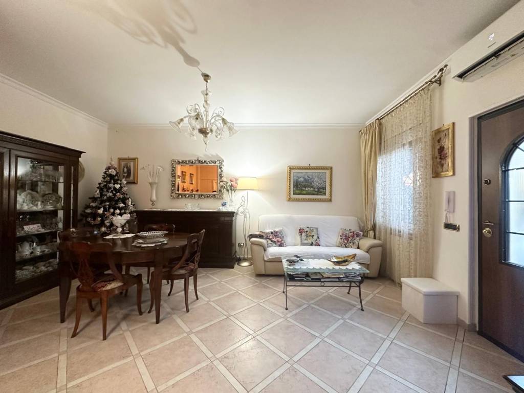 appartamento in vendita a Roma in zona Appio Claudio