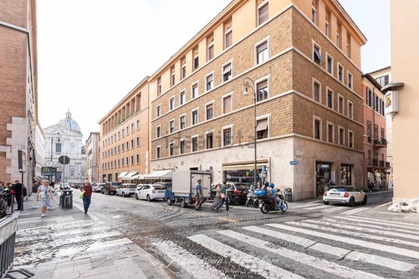 appartamento in vendita a Roma in zona Parione/Sant'Eustachio