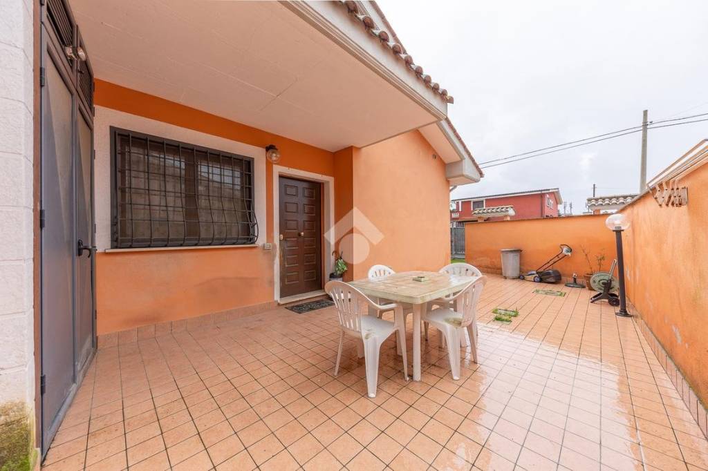 casa indipendente in vendita a Roma in zona Giardini di Corcolle