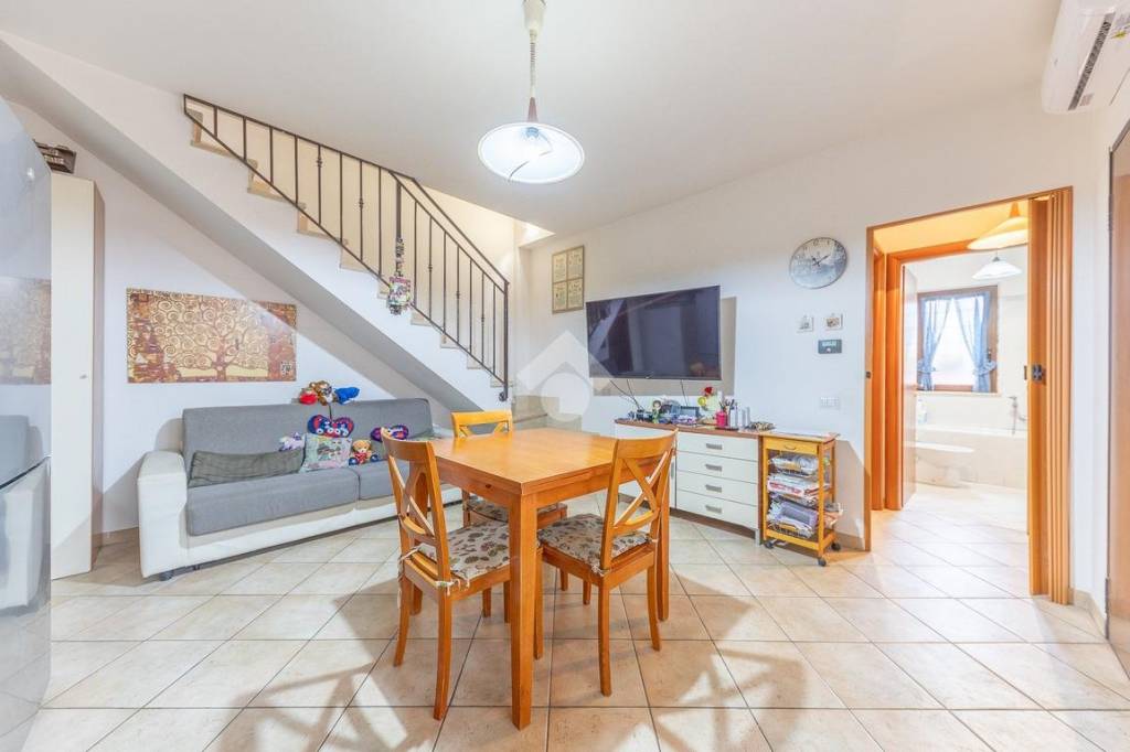casa indipendente in vendita a Roma in zona Giardini di Corcolle