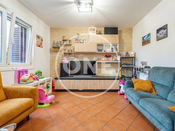 appartamento in vendita a Roma in zona Colle del Sole