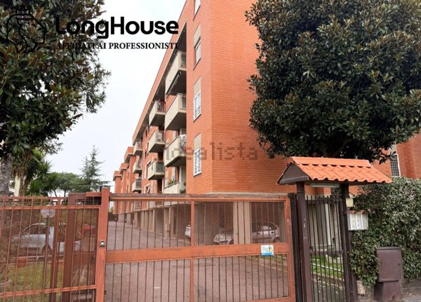 appartamento in vendita a Roma in zona Torre Angela