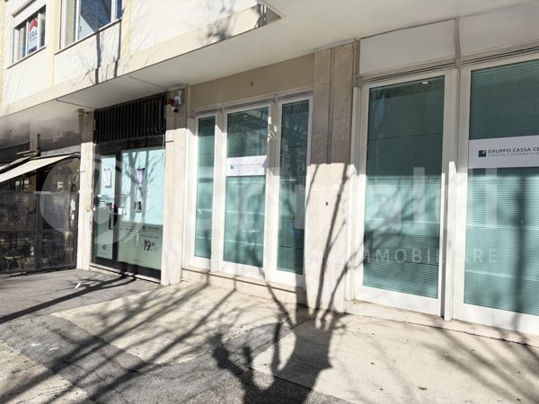 negozio in vendita a Roma in zona EUR