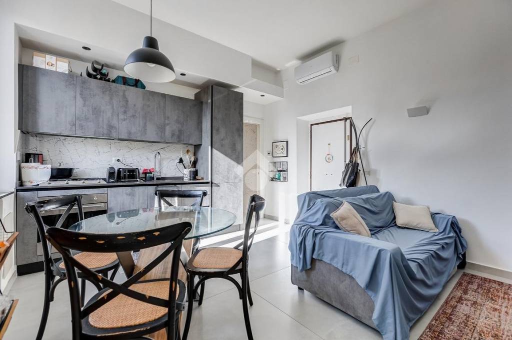 appartamento in vendita a Roma in zona Ostiense