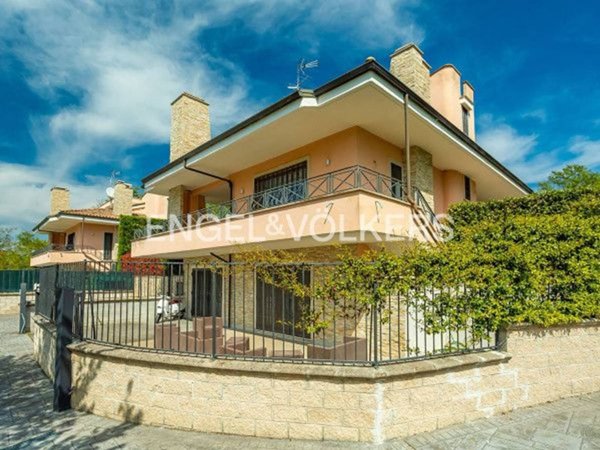 casa indipendente in vendita a Roma in zona Monte Sacro/Talenti