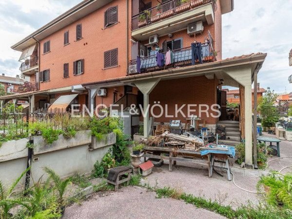 casa indipendente in vendita a Roma in zona Tor Cervara
