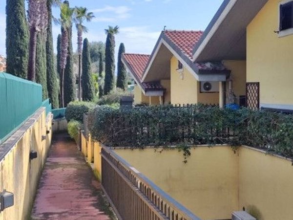 casa indipendente in vendita a Roma