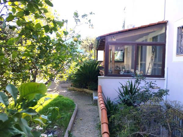 casa indipendente in vendita a Roma in zona Casal Palocco