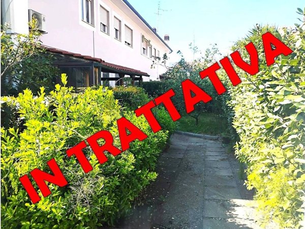 casa indipendente in vendita a Roma in zona Casal Palocco