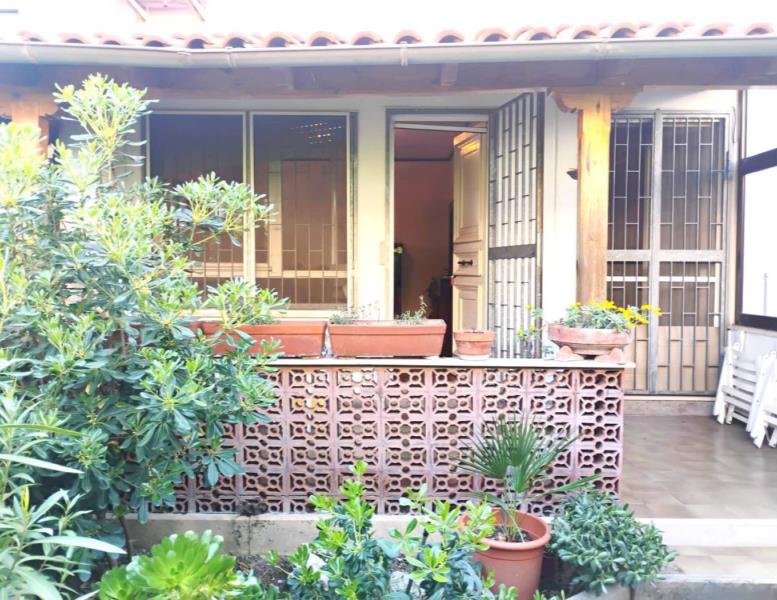 casa indipendente in vendita a Roma in zona Casal Palocco