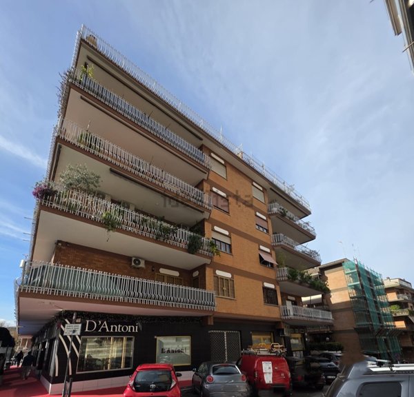 appartamento in vendita a Roma in zona Prenestino-Labicano