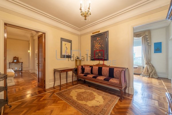 appartamento in vendita a Roma in zona Ardeatino