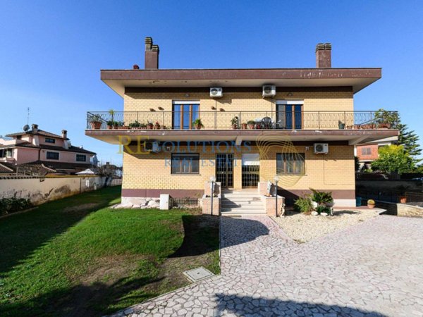 casa indipendente in vendita a Roma in zona Infernetto