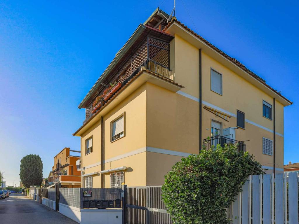 appartamento in vendita a Roma in zona Vitinia
