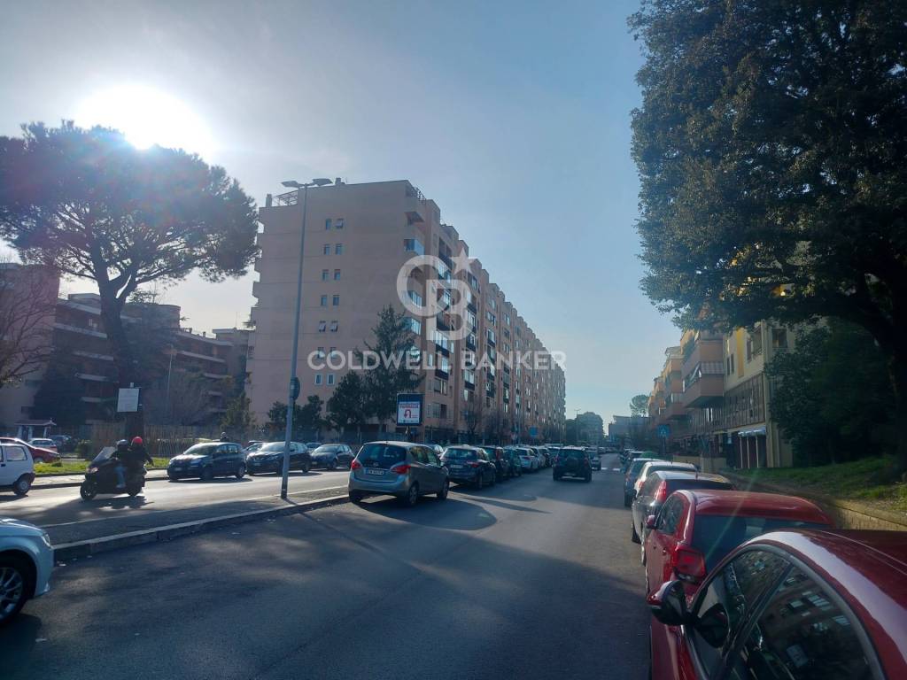 negozio in vendita a Roma in zona Ponte Mammolo