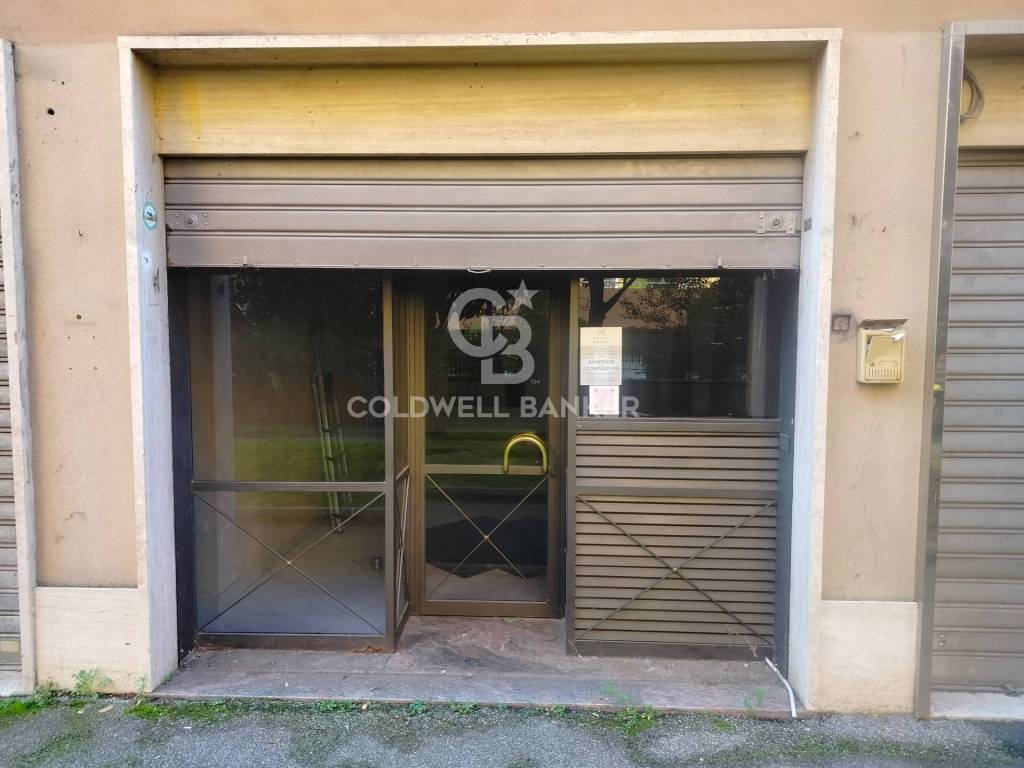 negozio in vendita a Roma in zona Ponte Mammolo