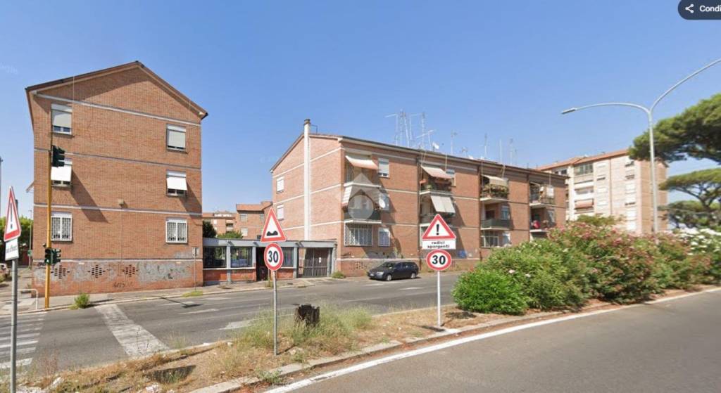 appartamento in vendita a Roma in zona Torre Spaccata