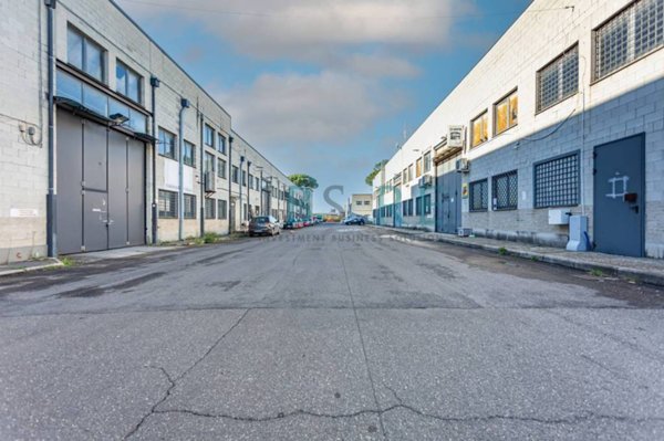 negozio in vendita a Roma in zona Settecamini