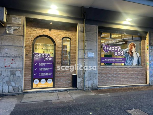 negozio in vendita a Roma in zona Cinecittà