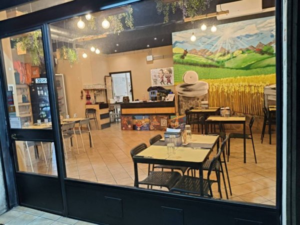 negozio in vendita a Roma in zona Ostia