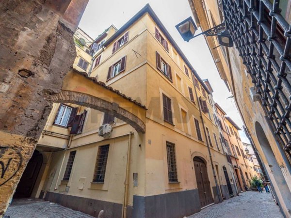 appartamento in vendita a Roma in zona Rione Regola