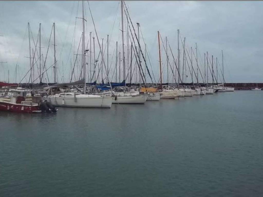 negozio in vendita a Roma in zona Castel Fusano