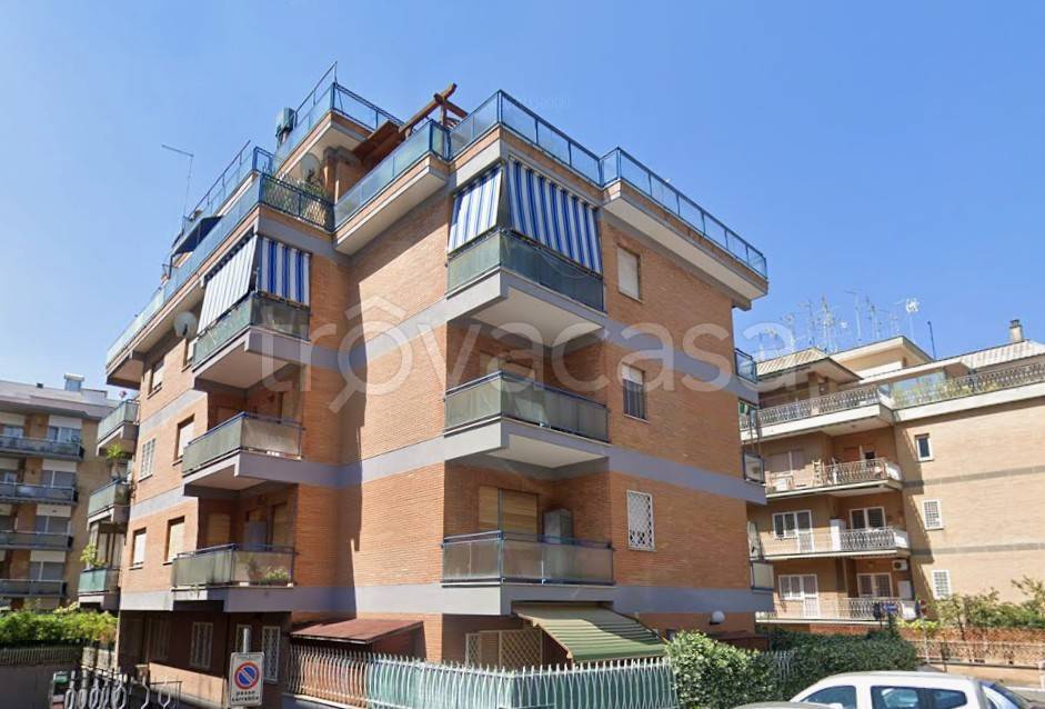 appartamento in vendita a Roma in zona Corviale