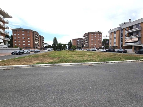 locale commerciale in vendita a Roma in zona Celio