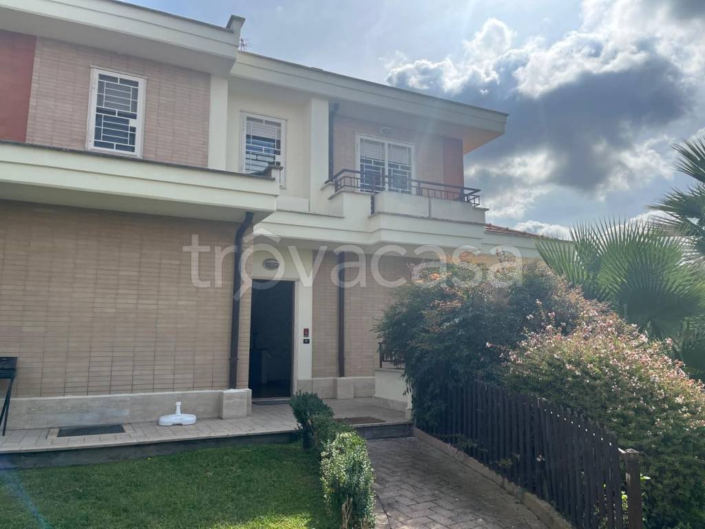 casa indipendente in vendita a Roma in zona Mezzocammino