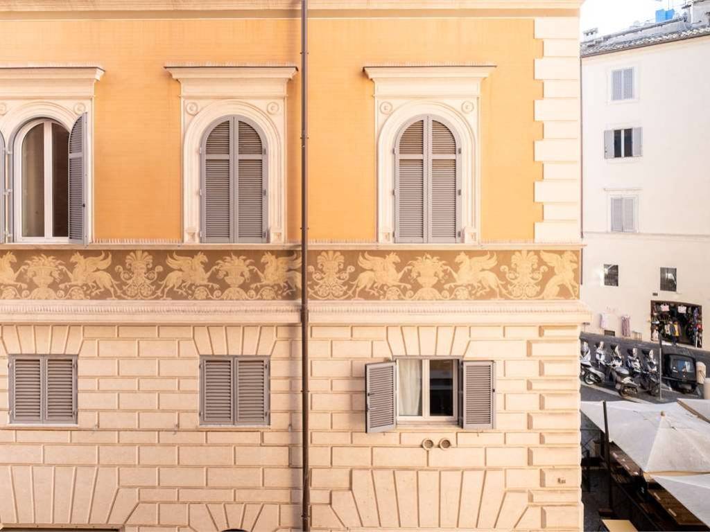 appartamento in vendita a Roma in zona Rione Regola