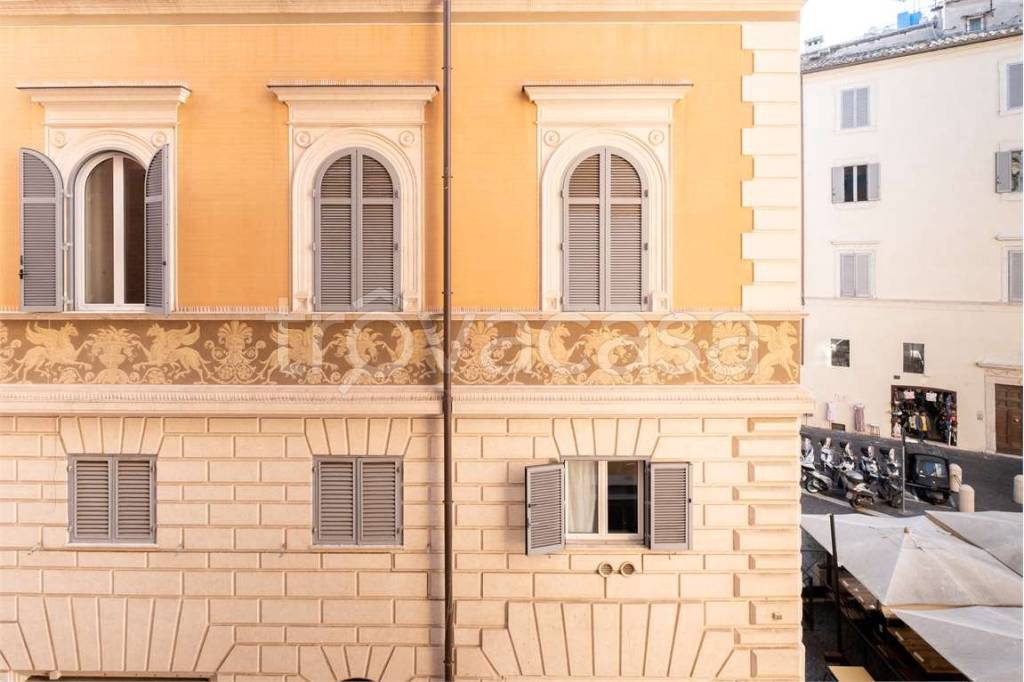 appartamento in vendita a Roma in zona Rione Regola