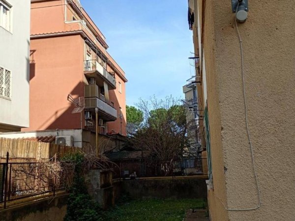 appartamento in vendita a Roma in zona Torre Maura