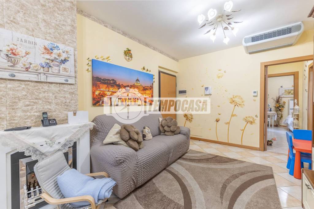 appartamento in vendita a Roma in zona Osteria del Curato